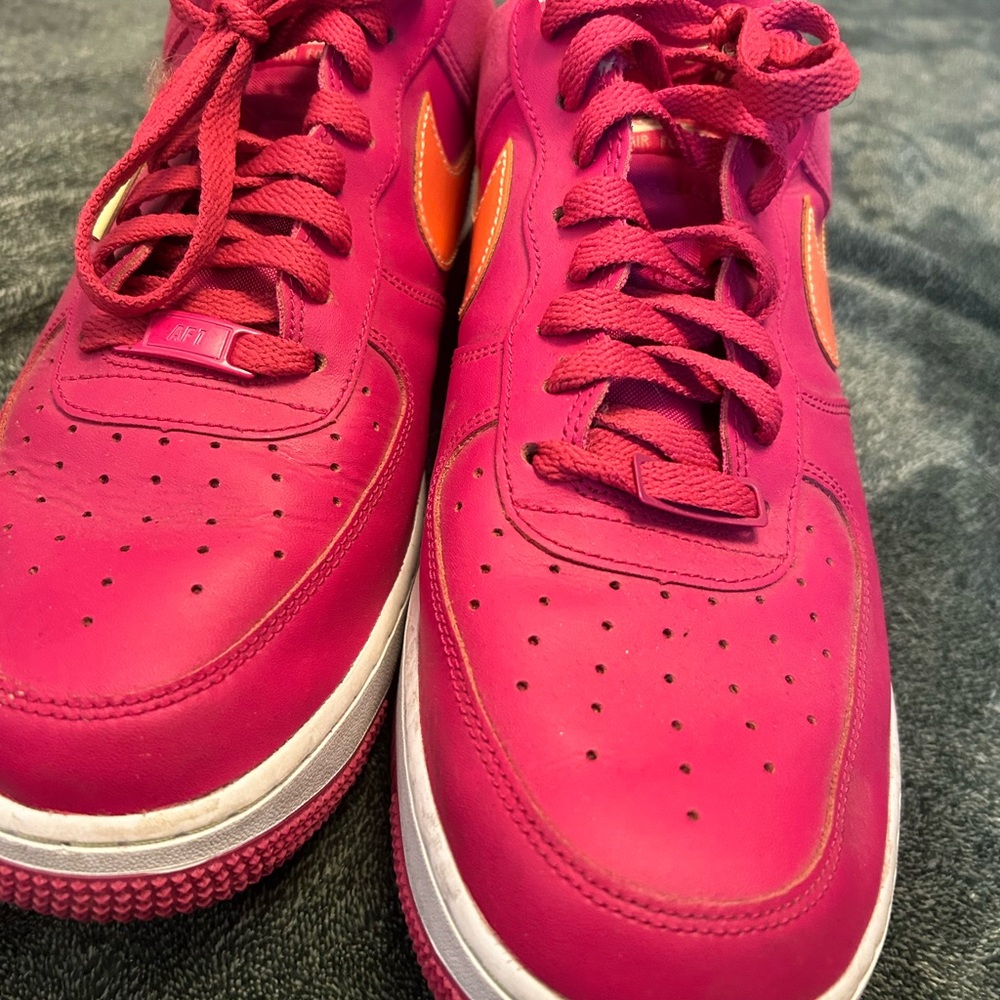 Nike Pink and Orange Sneakers 2021
Air Force 1 '07 LV8 'World Tour'